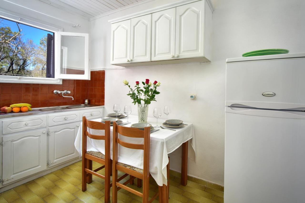Merlyn Rooms Into The Nature, 100M From The Beach Dafnila Dış mekan fotoğraf